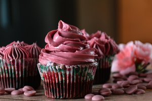 Rosa Buttercreme für Cupcakes