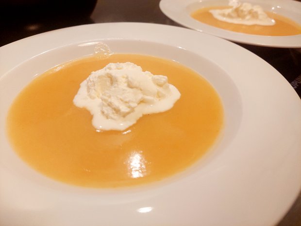 Rüebli-Cremesuppe mit Orangensaft