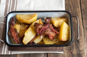 One Tray Oven scharfe Schweinerippchen mit Kartoffeln