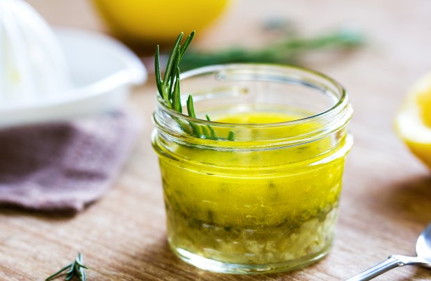 Rosmarin-Zitronen-Salatdressing