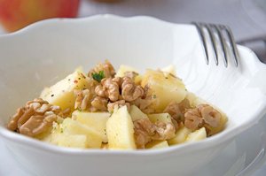 Apfel-Baumnuss-Salat
