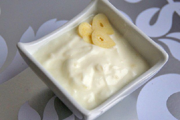 Türkische Joghurt-Knoblauch-Zitronen-Sauce