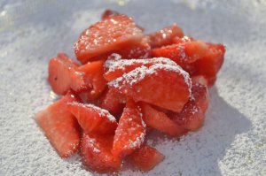 Erdbeeren mit Puderzucker