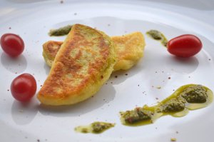 Pesto-Mozzarella Tascherl
