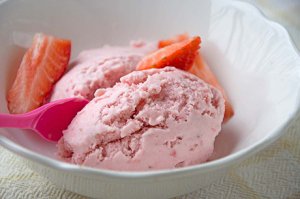 Erdbeer-Kokos-Glacé