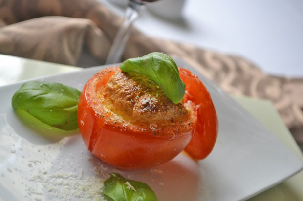 Tomaten mit kräftigem Parmesansouffle