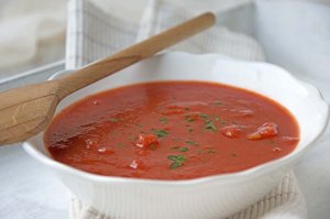 Frische Kräuter-Tomatensuppe