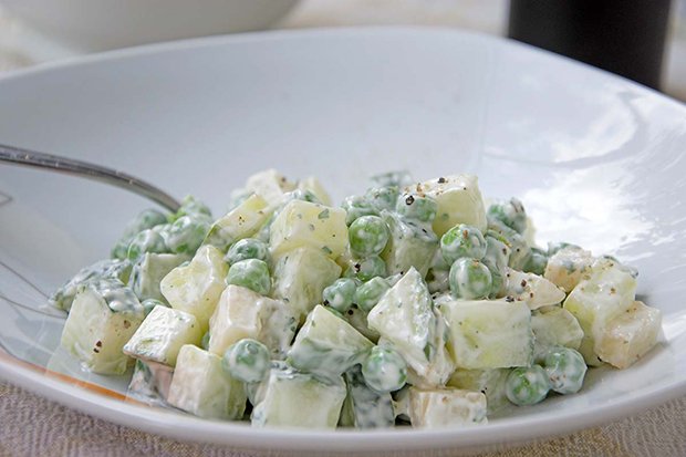 Sellerie-Salat mit Erbsen und Zitronendressing