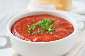 Erfrischende Peperoni-Suppe