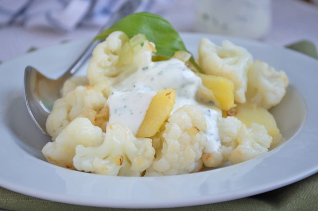 Blumenkohl-Kartoffeln mit Minze-Joghurt