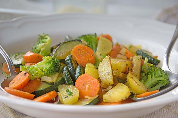 Knackiges Gemüse aus der Pfanne mit Kartoffeln - Rezept - GuteKueche.ch