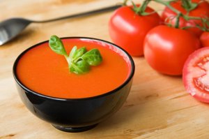 Cremige Lorbeer-Tomatensuppe