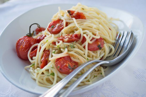 Pasta mit Tomaten und Oregano