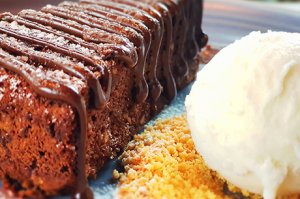 Schokoladen-Amaretti-Cake