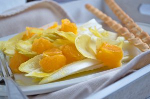 Erfrischender Orangen-Chicoreesalat