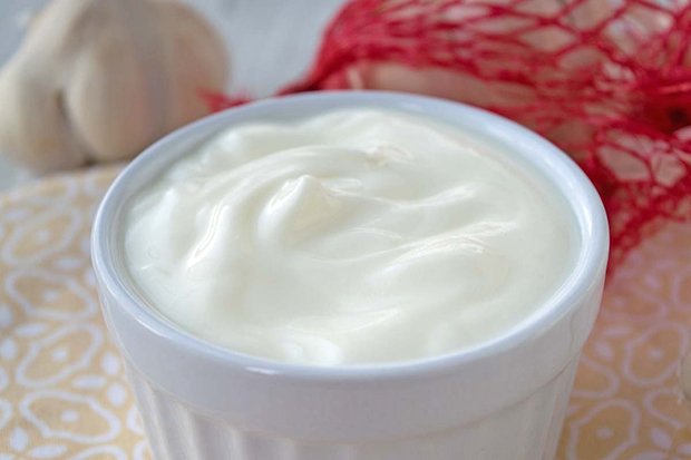 Joghurt-Dip mit Knoblauch