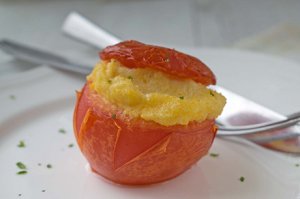 Gefüllte Tomaten mit Polenta