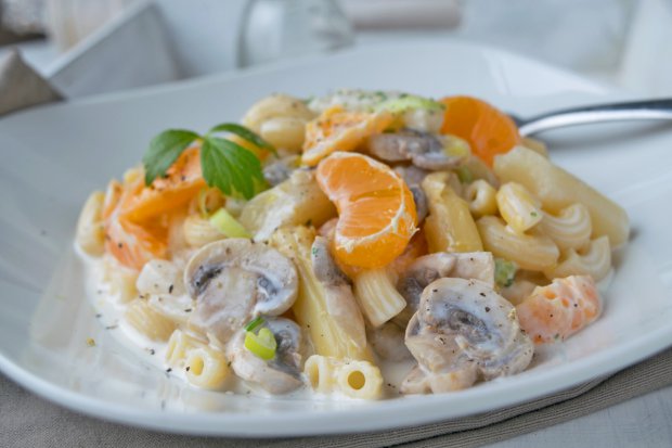 Nudel-Spargel-Salat mit Champignons