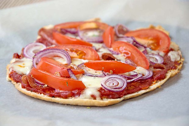 Fladenbrot-Salami-Pizza