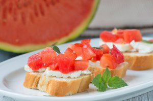 Sommer-Bruschette mit Melonen