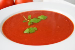 Apfel-Tomaten Suppe mit Chili