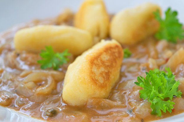Pfiffige Kartoffel-Nuggets mit Zwiebelsauce